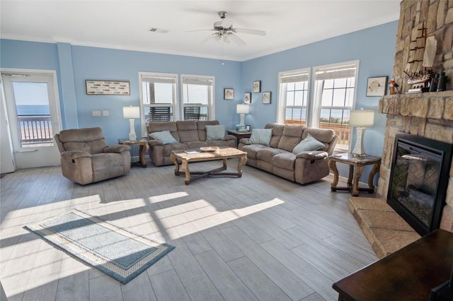 981 Dolly Street, Gilchrist, TX 77617