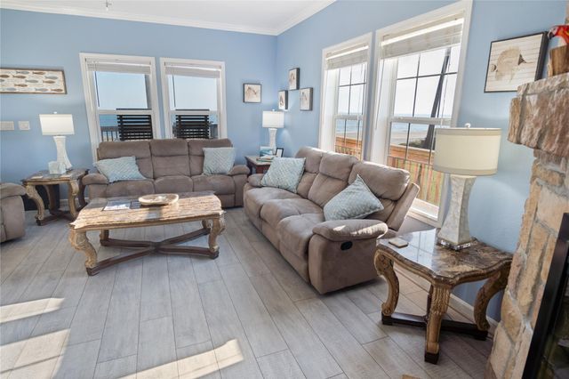 981 Dolly Street, Gilchrist, TX 77617