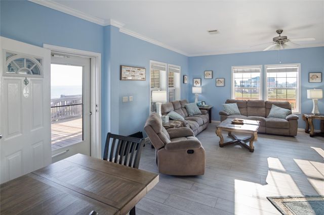 981 Dolly Street, Gilchrist, TX 77617