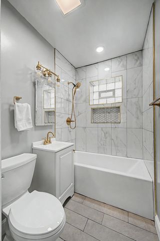 10724 S Avenue C 2, Chicago, IL 60617