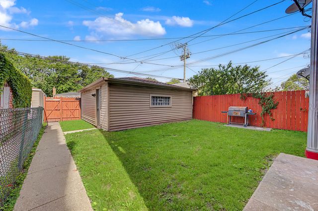 10724 S Avenue C 2, Chicago, IL 60617
