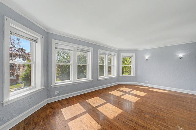 10724 S Avenue C 2, Chicago, IL 60617