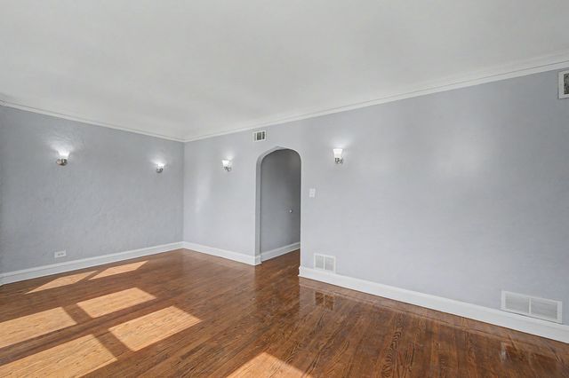 10724 S Avenue C 2, Chicago, IL 60617