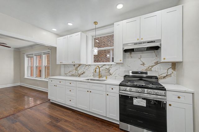 10724 S Avenue C 2, Chicago, IL 60617