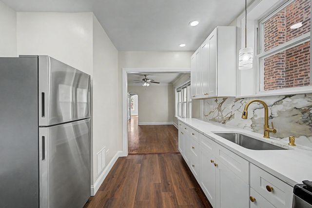 10724 S Avenue C 2, Chicago, IL 60617