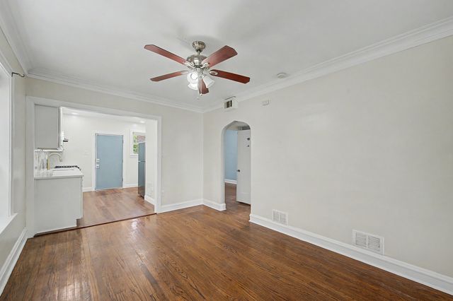 10724 S Avenue C 2, Chicago, IL 60617