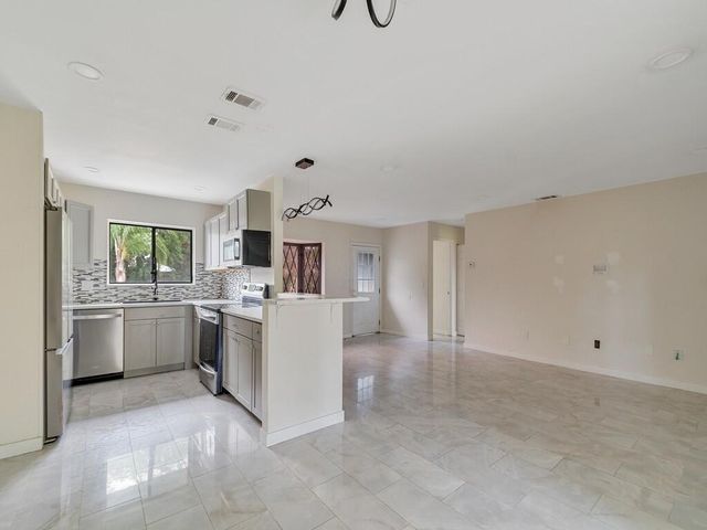 1846 24th Place SW, Vero Beach, FL 32962