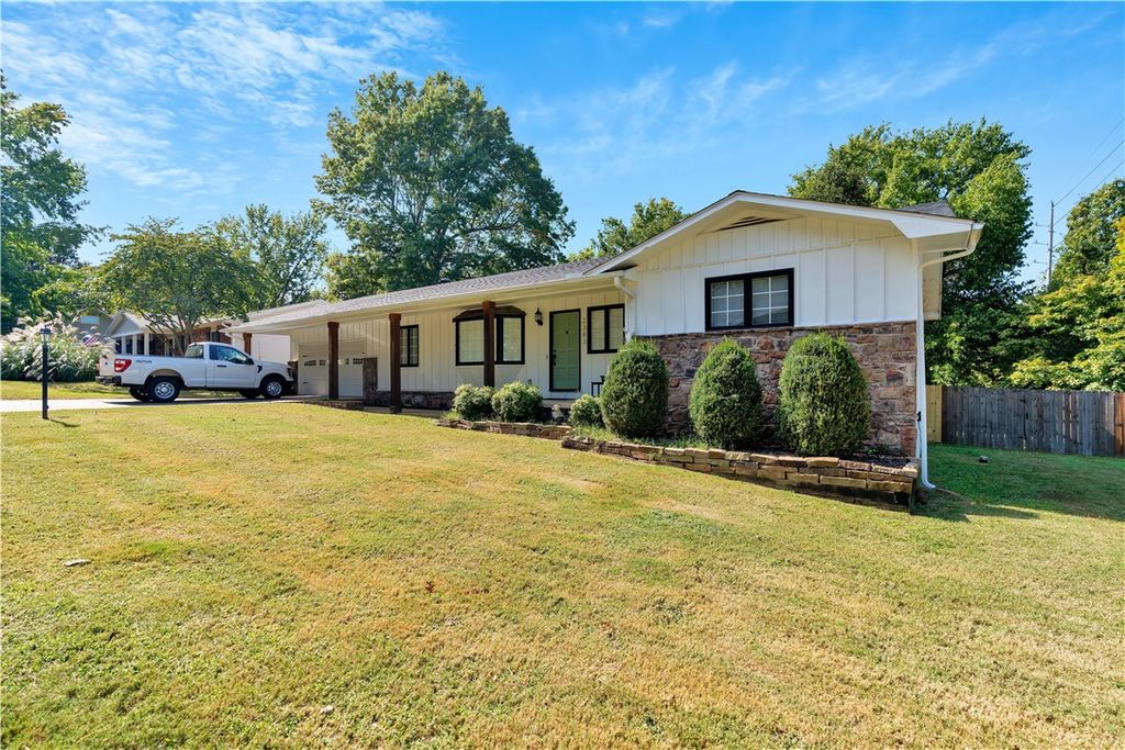 2383 Yorkwood Drive, Fayetteville, AR 72703