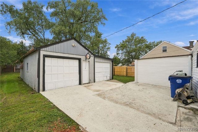 61 Spruce Road, Amherst, NY 14226