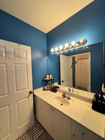 1236 NE 32nd Ave, Homestead, FL 33033