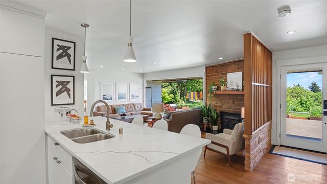 22010 34th Avenue S, Seatac, WA 98198