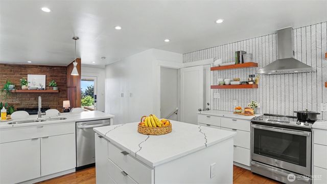 22010 34th Avenue S, Seatac, WA 98198
