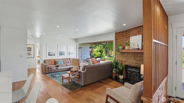 22010 34th Avenue S, Seatac, WA 98198