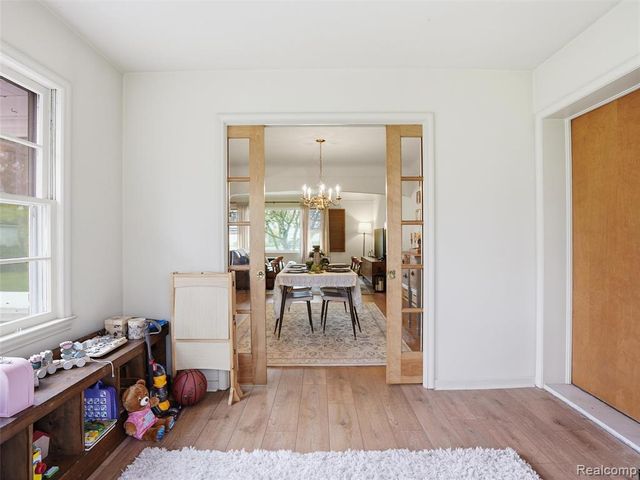 20600 Elizabeth Street, Saint Clair Shores, MI 48080