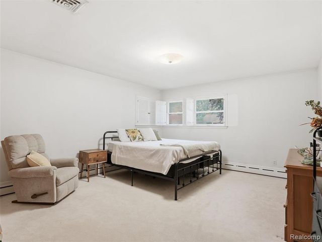 20600 Elizabeth Street, Saint Clair Shores, MI 48080