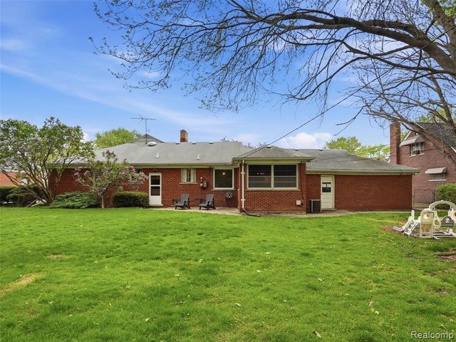 20600 Elizabeth Street, Saint Clair Shores, MI 48080