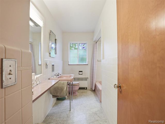 20600 Elizabeth Street, Saint Clair Shores, MI 48080