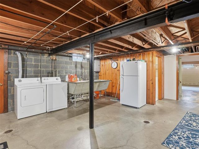 20600 Elizabeth Street, Saint Clair Shores, MI 48080