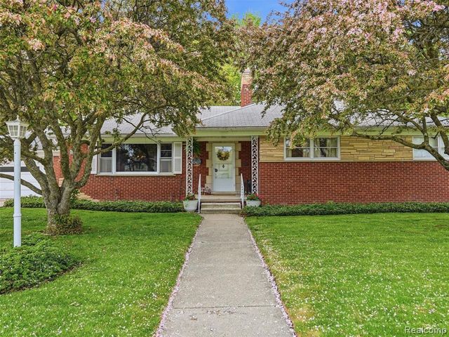 20600 Elizabeth Street, Saint Clair Shores, MI 48080