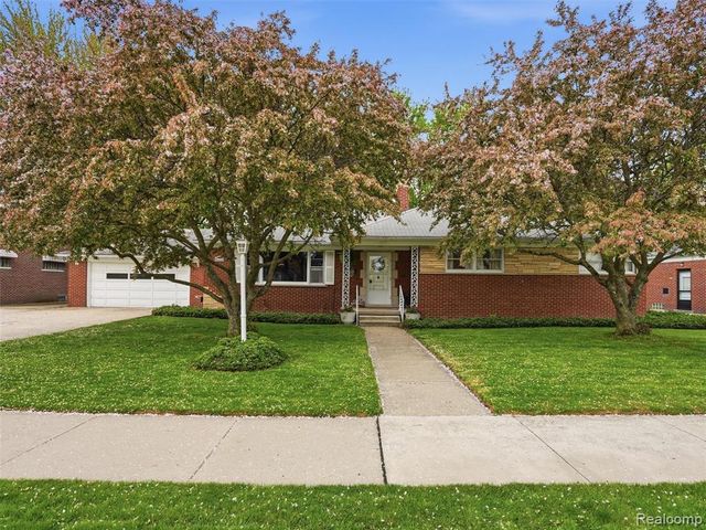 20600 Elizabeth Street, Saint Clair Shores, MI 48080