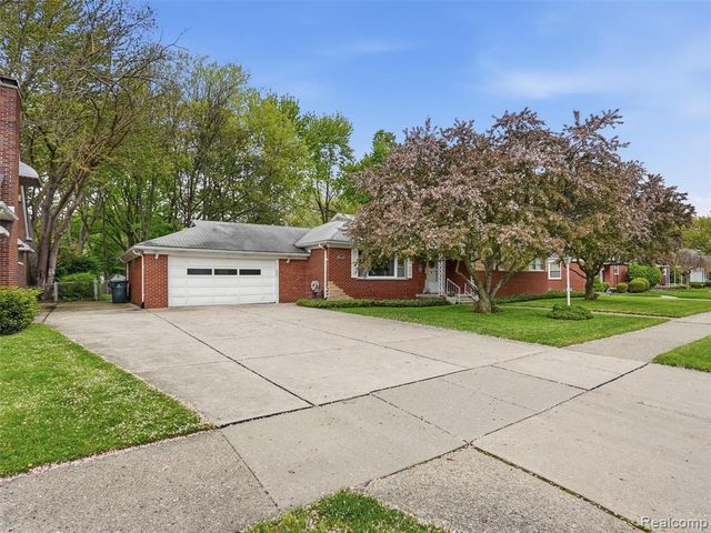 20600 Elizabeth Street, Saint Clair Shores, MI 48080