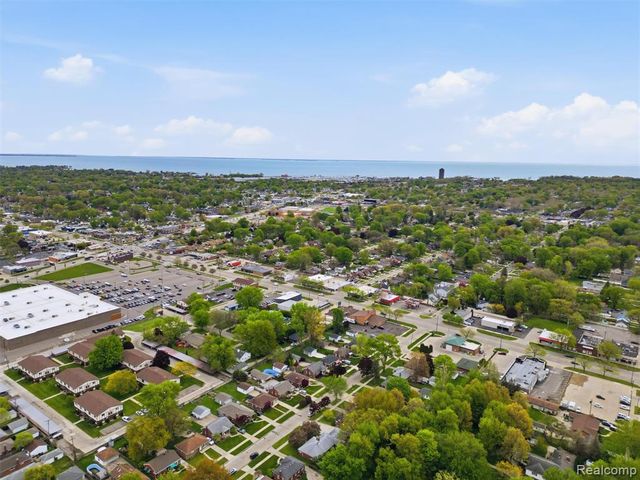 20600 Elizabeth Street, Saint Clair Shores, MI 48080
