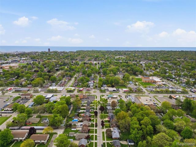 20600 Elizabeth Street, Saint Clair Shores, MI 48080