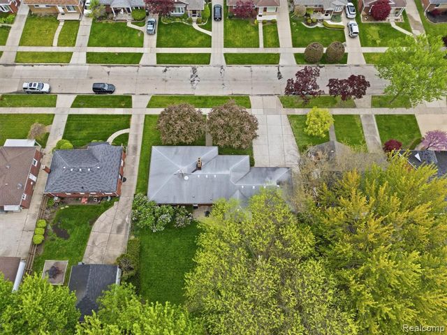 20600 Elizabeth Street, Saint Clair Shores, MI 48080