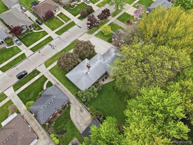 20600 Elizabeth Street, Saint Clair Shores, MI 48080
