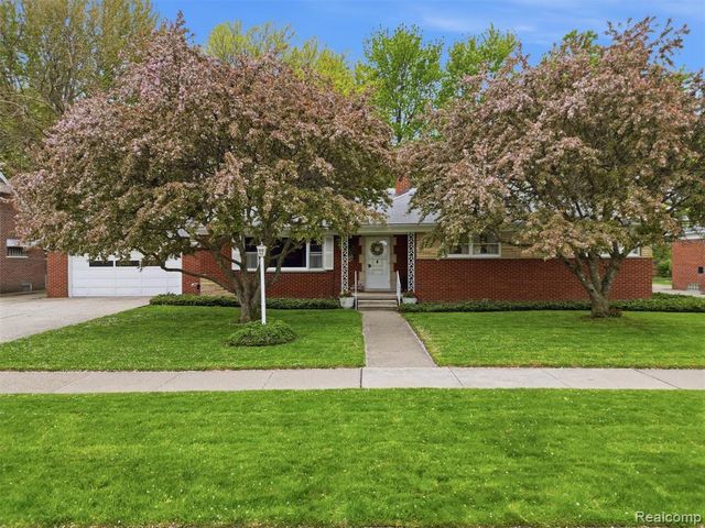 20600 Elizabeth Street, Saint Clair Shores, MI 48080