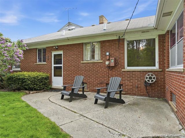 20600 Elizabeth Street, Saint Clair Shores, MI 48080