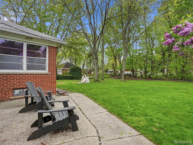 20600 Elizabeth Street, Saint Clair Shores, MI 48080