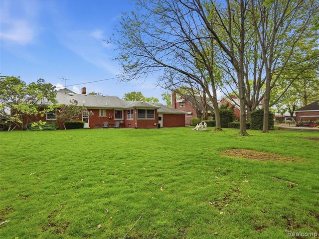20600 Elizabeth Street, Saint Clair Shores, MI 48080