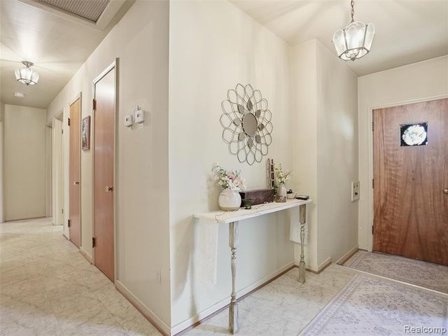 20600 Elizabeth Street, Saint Clair Shores, MI 48080