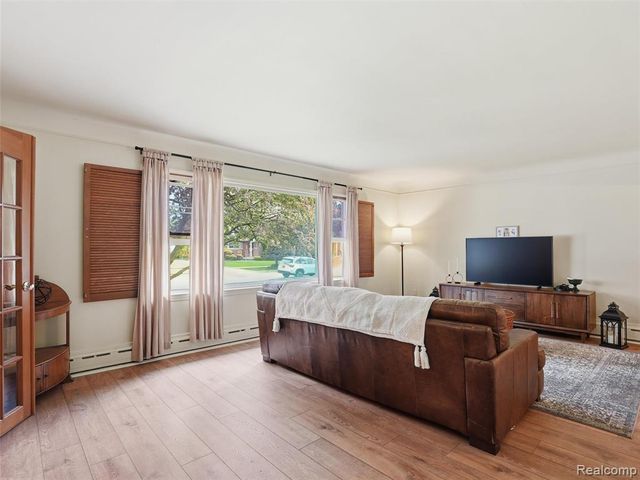 20600 Elizabeth Street, Saint Clair Shores, MI 48080