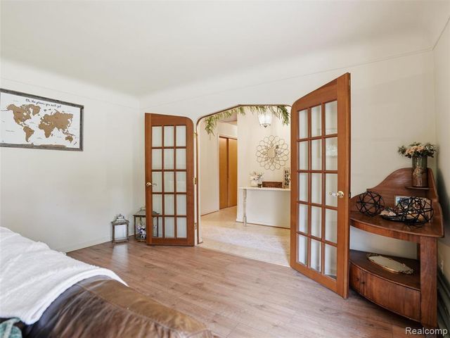 20600 Elizabeth Street, Saint Clair Shores, MI 48080