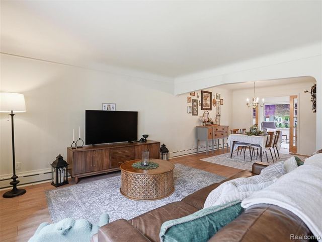 20600 Elizabeth Street, Saint Clair Shores, MI 48080