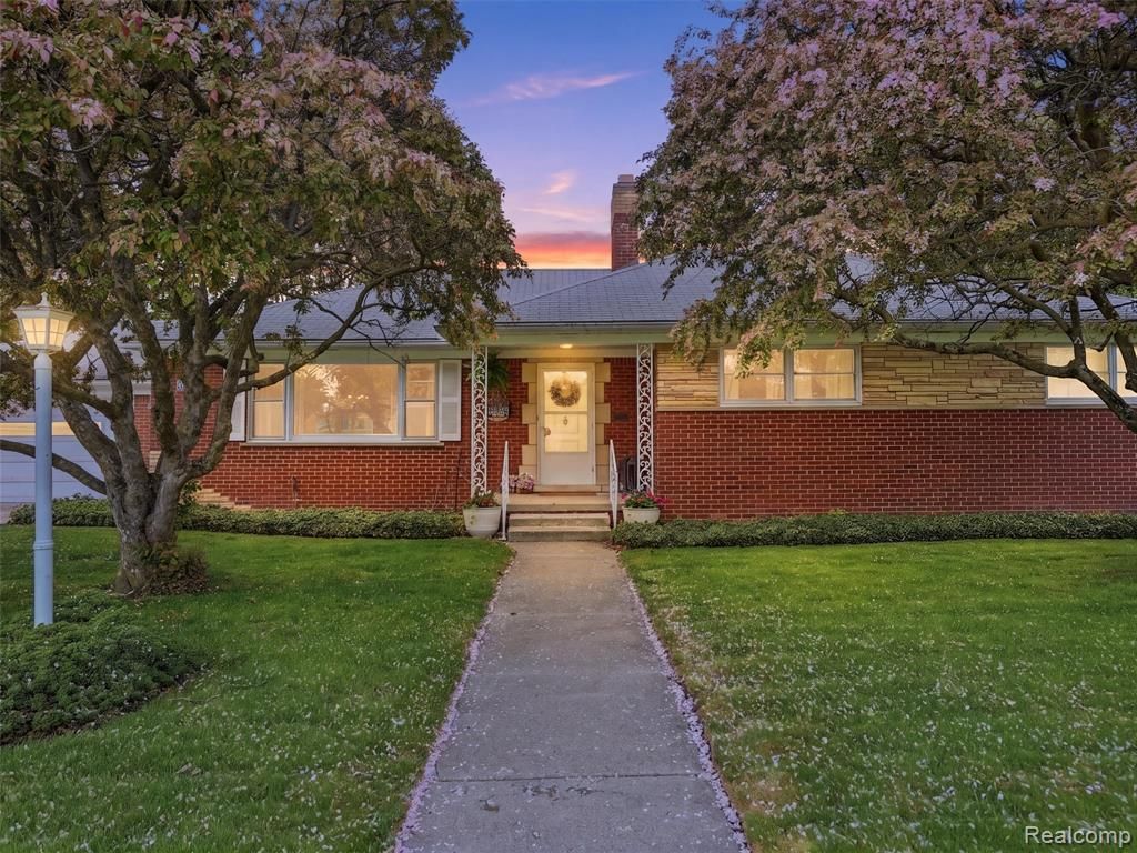 20600 Elizabeth Street, Saint Clair Shores, MI 48080