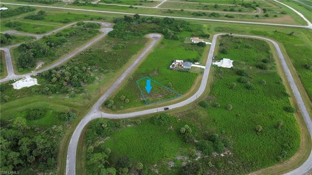 770 Shark LN, Labelle, FL 33935