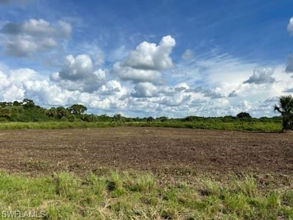 770 Shark LN, Labelle, FL 33935