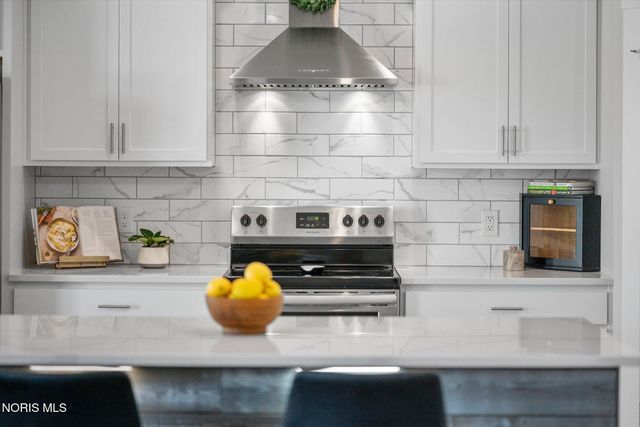 5635 Waterville Monclova Road, Monclova, OH 43542