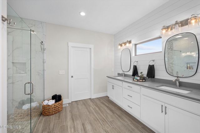 5635 Waterville Monclova Road, Monclova, OH 43542