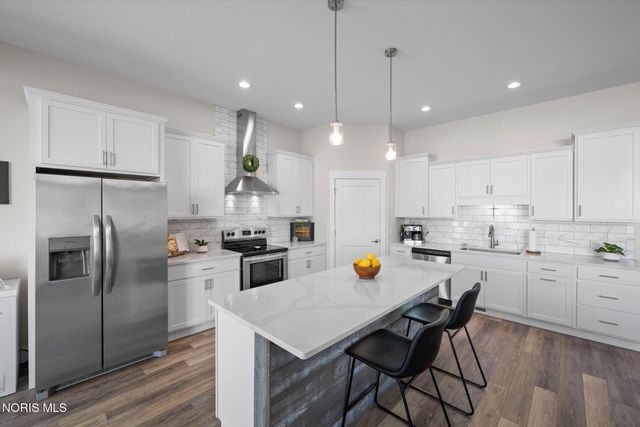 5635 Waterville Monclova Road, Monclova, OH 43542