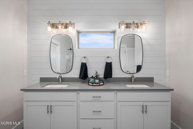 5635 Waterville Monclova Road, Monclova, OH 43542