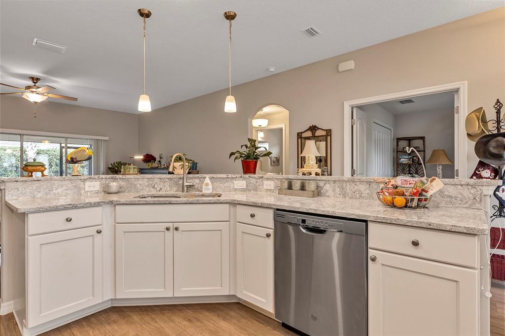 Image 10 of property listing at 3722 ARLINGTON RIDGE BOULEVARD, Leesburg, FL 34748