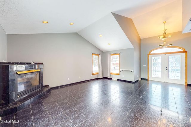 7 Theresa Ann Court, Colonie, NY 12205