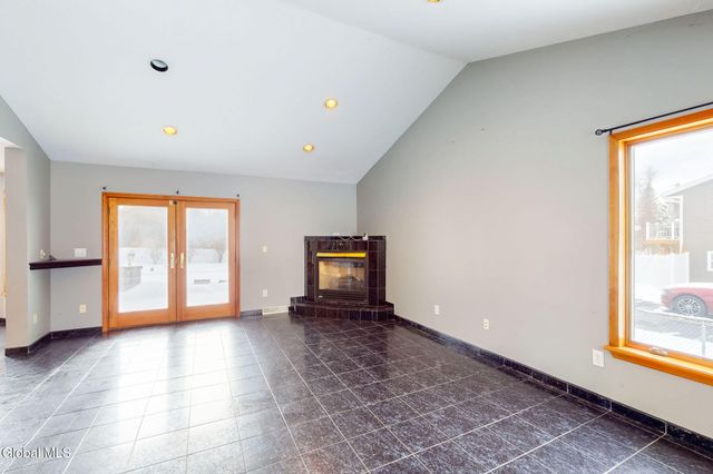 7 Theresa Ann Court, Colonie, NY 12205