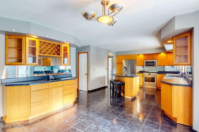 7 Theresa Ann Court, Colonie, NY 12205