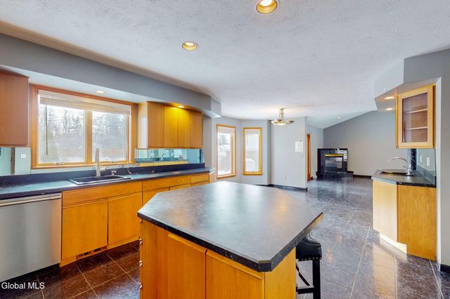 7 Theresa Ann Court, Colonie, NY 12205