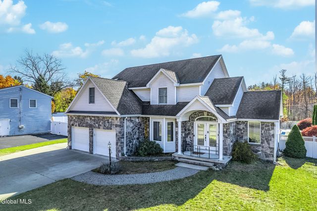 7 Theresa Ann Court, Colonie, NY 12205